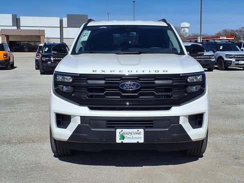 New 2026 Ford Expedition Active image 2