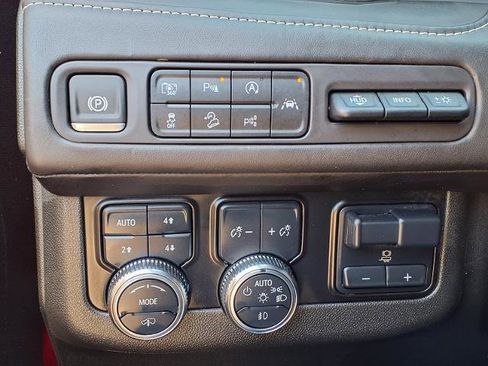Used 2024 GMC Yukon Denali Ultimate AWD/4WD image 15