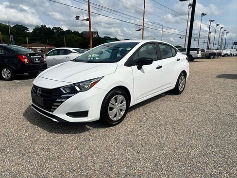 Used 2024 Nissan Versa S FWD image 8