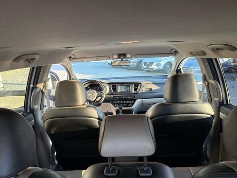Used 2020 Kia Sedona EX image 19
