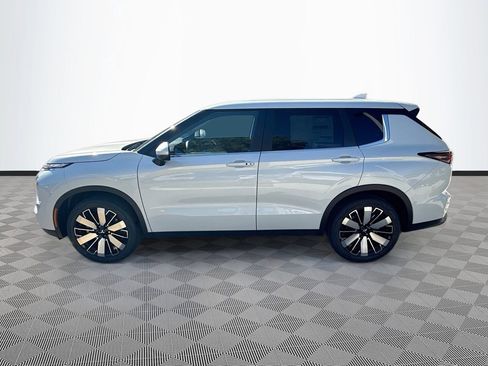 New 2026 Mitsubishi Outlander SE image 4