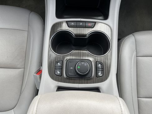 Used 2023 GMC Acadia SLT image 21