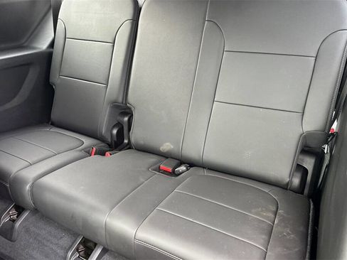 Used 2022 Chevrolet Traverse LT image 9