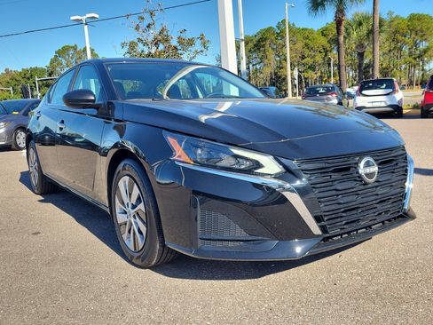 Certified 2025 Nissan Altima 2.5 S image 2