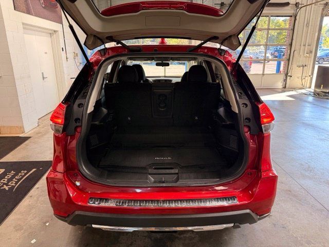 Used 2017 Nissan Rogue SV AWD/4WD image 20