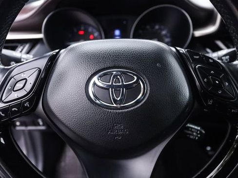 Used 2019 Toyota C-HR Limited FWD image 39