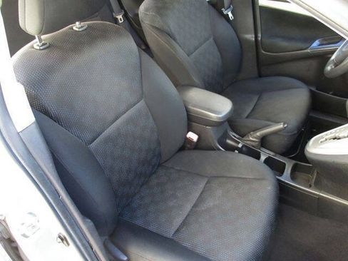 Used 2009 Toyota Matrix w/ PWR Pkg FWD image 9