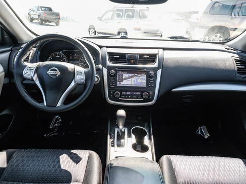 Used 2016 Nissan Altima 2.5 SV w/ Convenience Package FWD image 13
