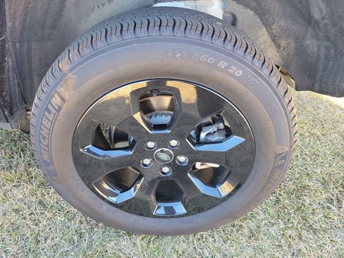 Used 2024 Land Rover Defender 90 X-Dynamic SE image 30