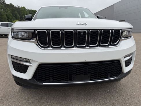 Certified 2023 Jeep Grand Cherokee Limited w/ Luxury Tech Group II AWD/4WD image 24
