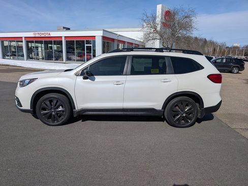 Used 2022 Subaru Ascent Onyx Edition image 2