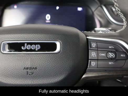 Used 2025 Jeep Grand Cherokee Limited AWD/4WD image 10