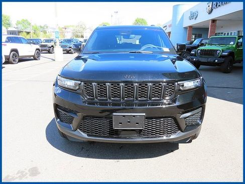 Certified 2023 Jeep Grand Cherokee Altitude AWD/4WD image 3