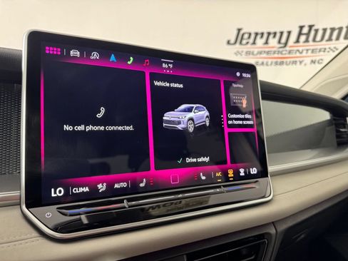 Used 2025 Volkswagen Tiguan SE w/ Panoramic Sunroof Package AWD/4WD image 19