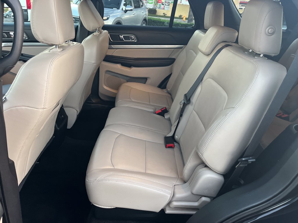 Used 2018 Ford Explorer XLT w/ Equipment Group 202A AWD/4WD image 25