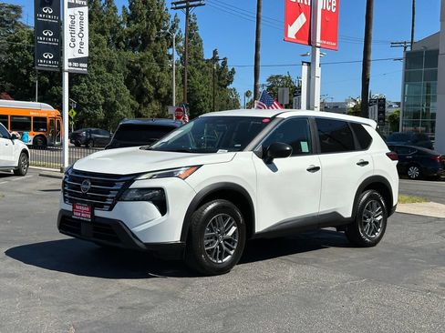 Used 2024 Nissan Rogue S FWD image 2