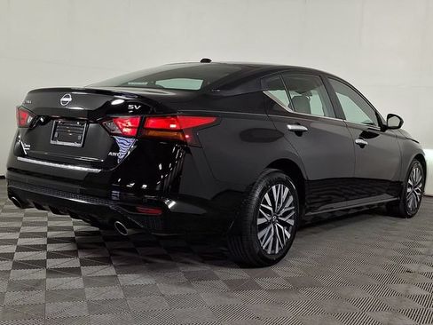 Used 2023 Nissan Altima 2.5 SV w/ SV Premium Package AWD/4WD image 9