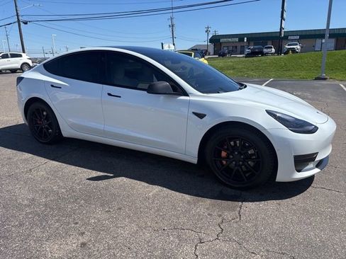 Used 2018 Tesla Model 3 Long Range image 4