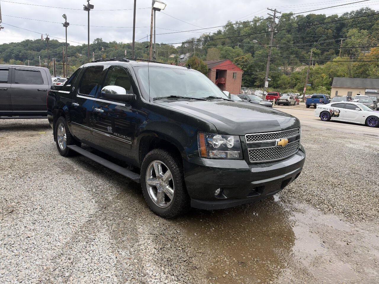 Used 2013 Chevrolet Avalanche LTZ AWD/4WD image 6