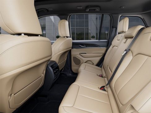 New 2025 Jeep Grand Cherokee Limited image 23