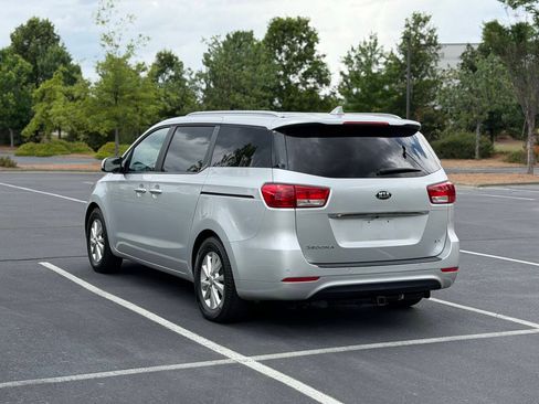 Used 2016 Kia Sedona LX w/ LX Convenience Package FWD image 8