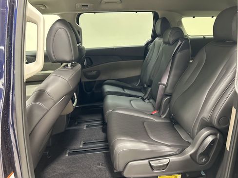 New 2026 Kia Carnival EX image 23