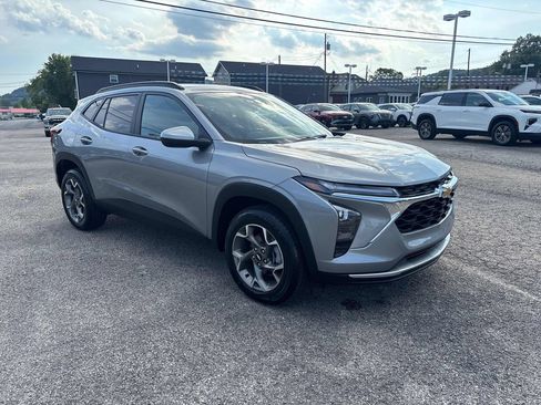 Used 2026 Chevrolet Trax LT FWD image 7