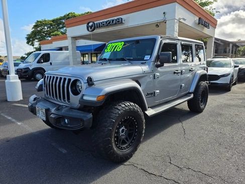 Used 2019 Jeep Wrangler Unlimited Sahara AWD/4WD image 3
