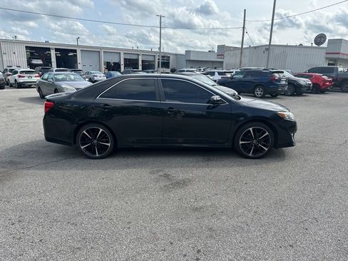 Used 2014 Toyota Camry SE FWD image 4