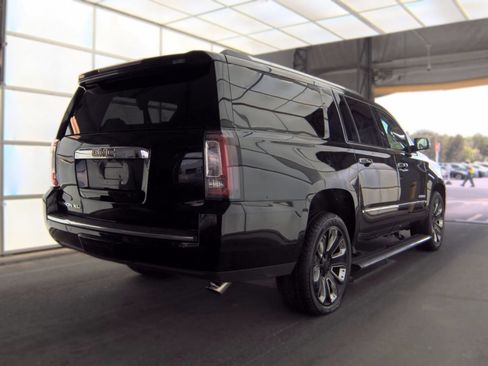 Used 2020 GMC Yukon XL Denali w/ Denali Ultimate Package AWD/4WD image 3