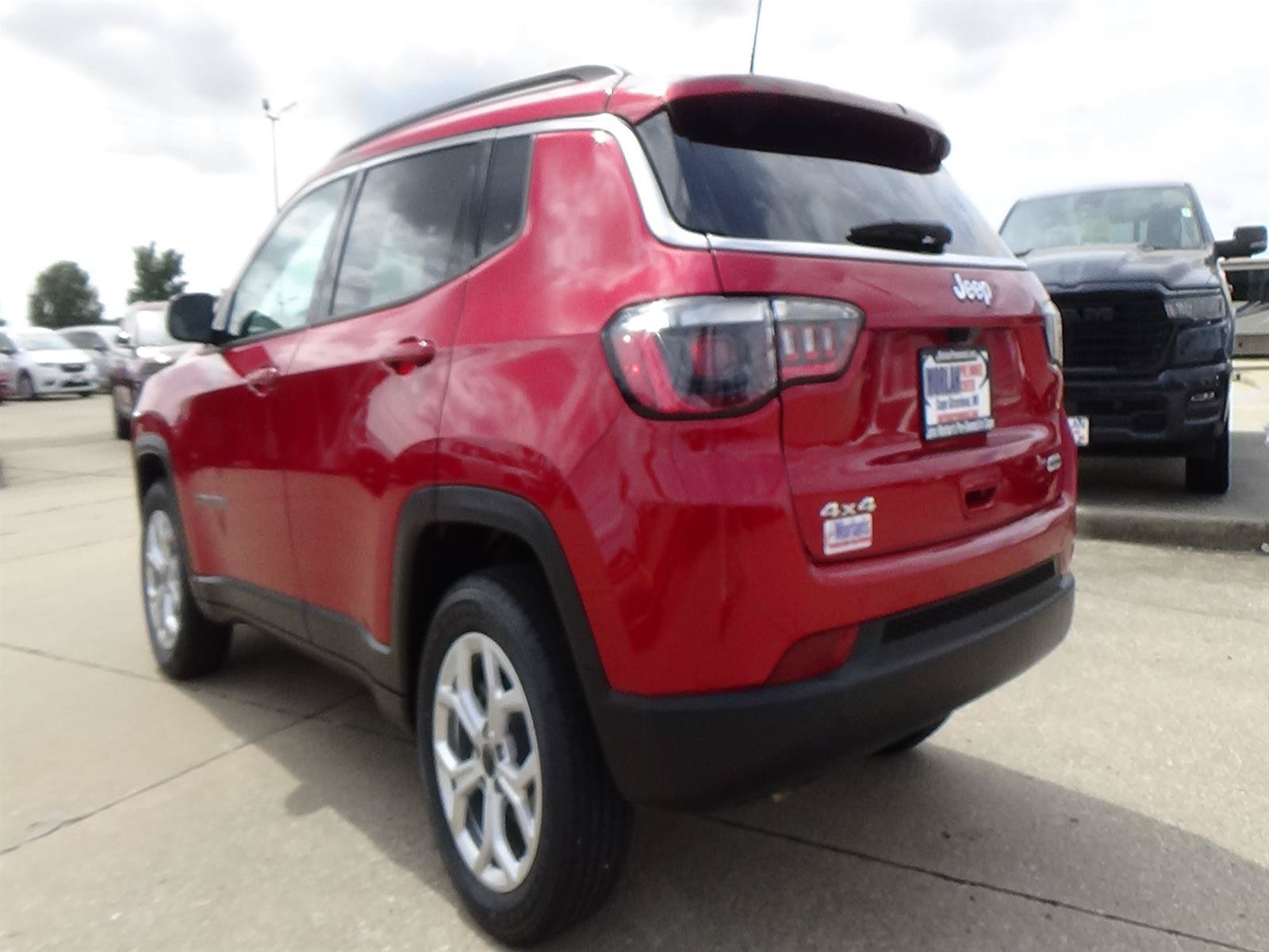 Certified 2025 Jeep Compass Latitude AWD/4WD image 8
