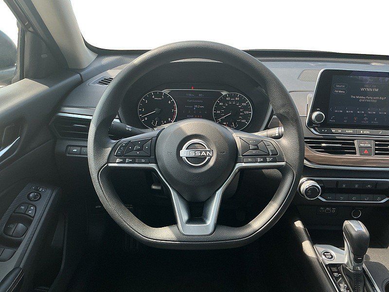 Used 2025 Nissan Altima 2.5 SV FWD image 15