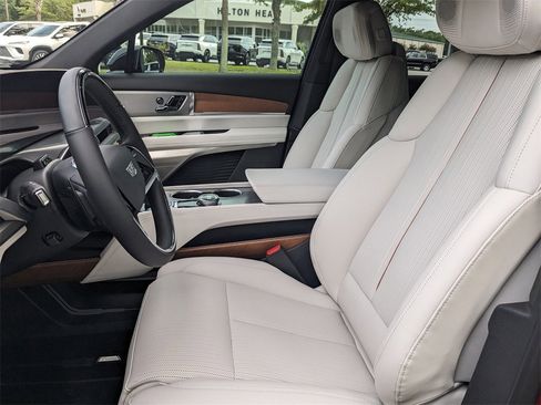 New 2026 Cadillac Vistiq Luxury w/ LPO, Floor Liner Package image 24