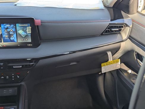 New 2026 Nissan Kicks SR w/ SR Premium Package FWD image 24