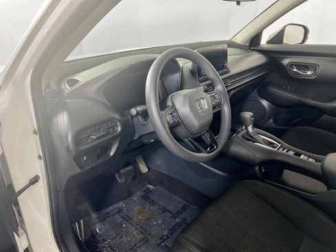 Used 2023 Honda HR-V LX image 9