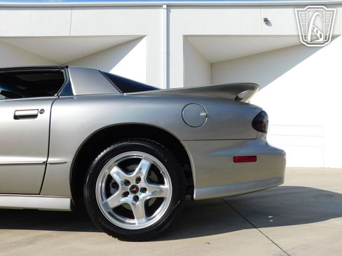 Used 2002 Pontiac Firebird Formula RWD image 15