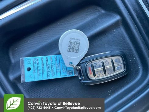 Used 2018 Chrysler Pacifica Touring-L w/ Tire & Wheel Group FWD image 16