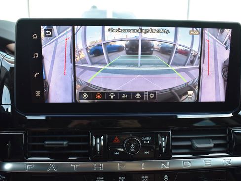 New 2026 Nissan Pathfinder Platinum FWD image 40