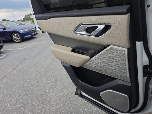 Used 2018 Land Rover Range Rover Velar S image 63