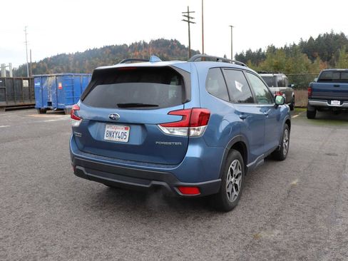 Used 2020 Subaru Forester Premium image 5