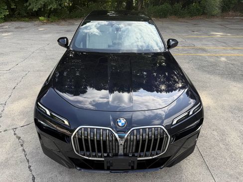 Used 2023 BMW 760i xDrive AWD/4WD image 10
