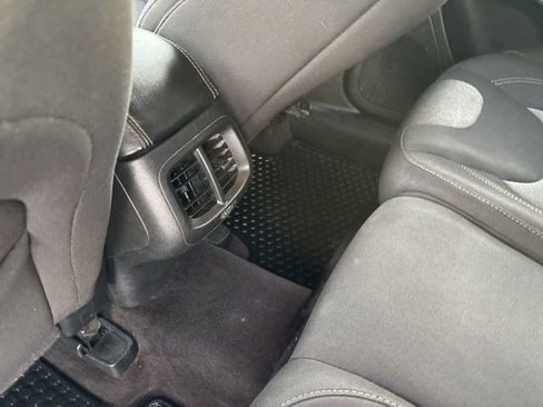 Used 2018 Jeep Cherokee Latitude w/ Cold Weather Group image 31