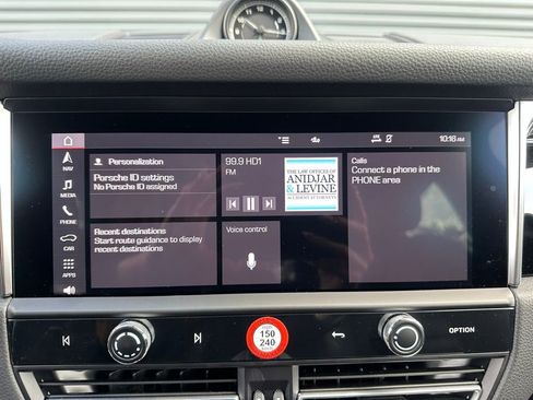 Certified 2026 Porsche Macan AWD/4WD image 31