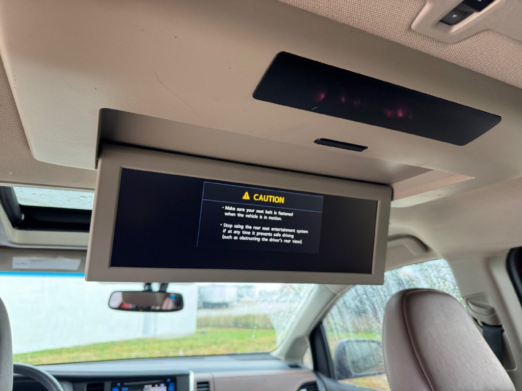 Used 2015 Toyota Sienna Limited Premium w/ Advanced Technology Package FWD image 30