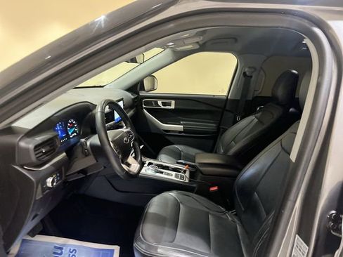 Used 2022 Ford Explorer XLT RWD image 17
