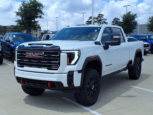 Used 2025 GMC Sierra 2500 AT4 w/ AT4 Premium Plus Package AWD/4WD image 3