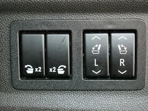 Used 2021 GMC Yukon XL SLT w/ SLT Luxury Plus Package RWD image 16