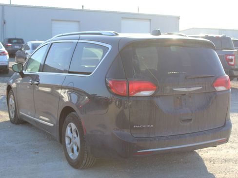 Used 2017 Chrysler Pacifica Touring-L Plus image 4