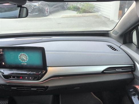 Used 2023 Volkswagen ID.4 Pro image 8