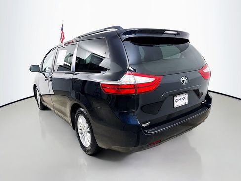 Used 2016 Toyota Sienna XLE image 5